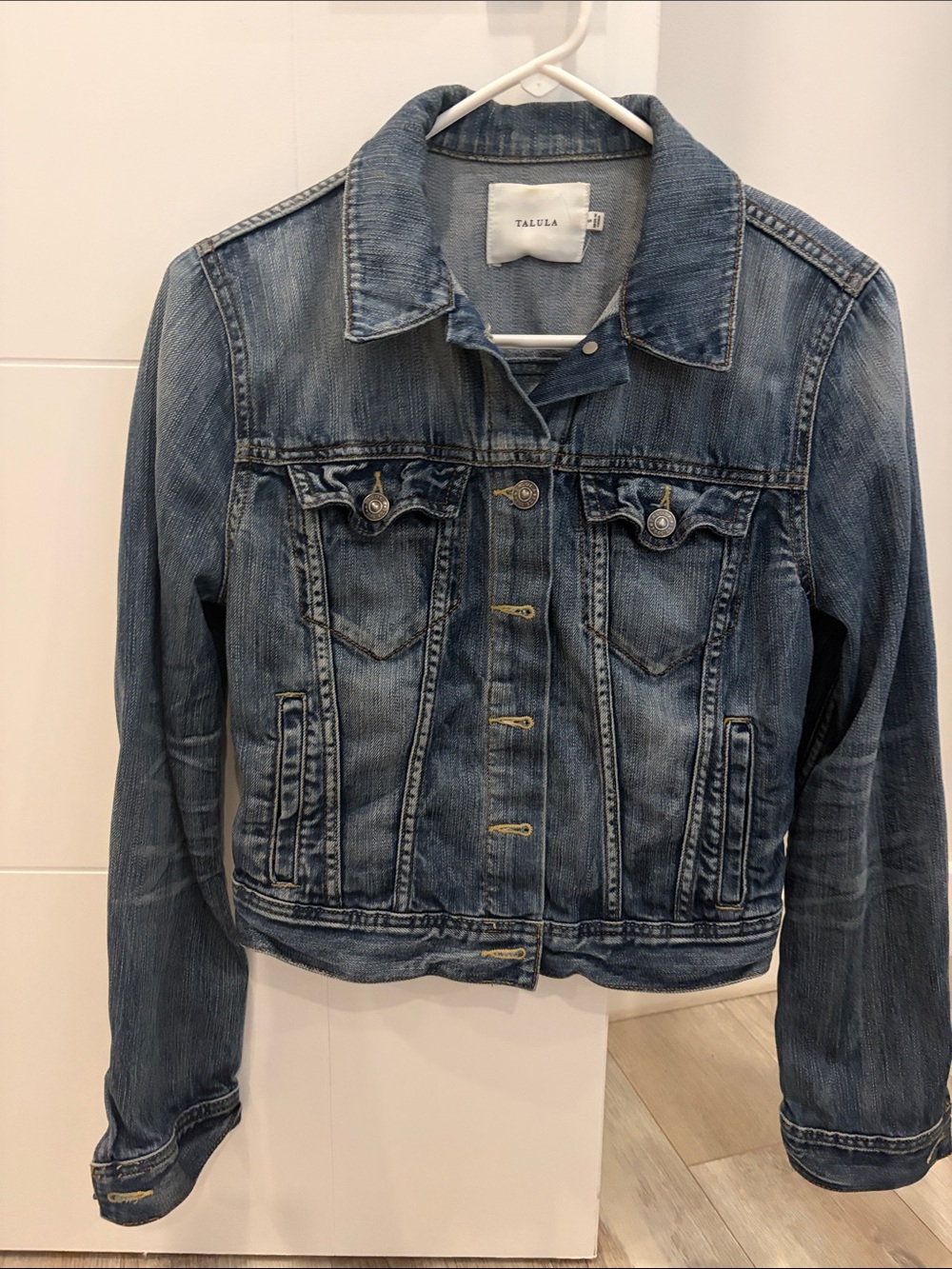 Aritzia - Talula Jean jacket in size small